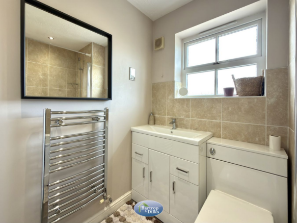 5 bed Detached for sale Image 4