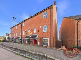 16, Eastfields, Daventry NN11 7JN