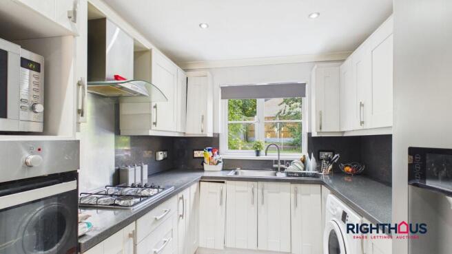 4 bed Detached for sale Image 4