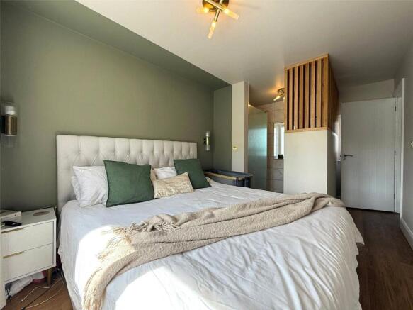 4 bed Semi-Detached to rent Image 4
