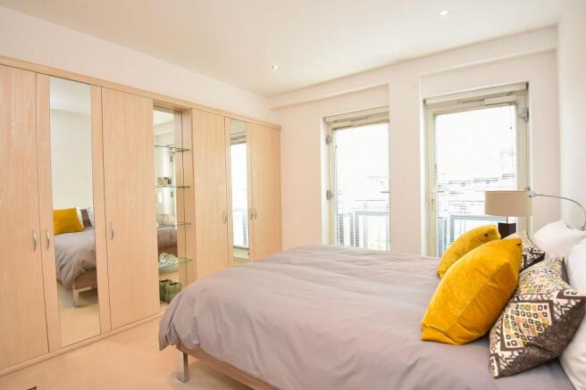 3 bed Flat for sale Image 4