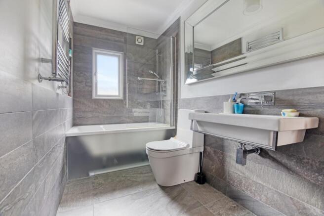Family Bathroom 