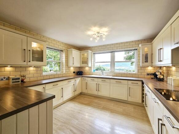 2 bed Flat for sale Image 11
