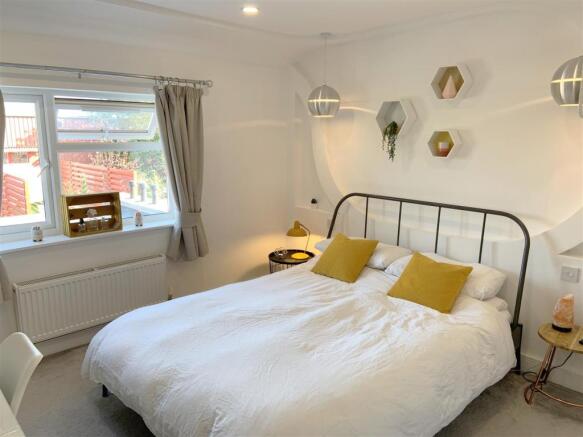 Bed 1.JPG