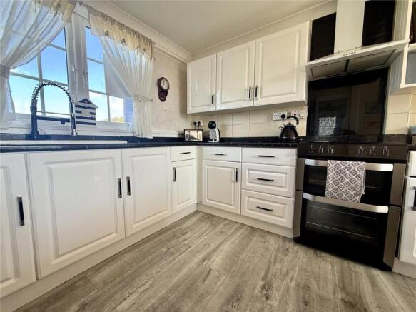 3 bed Chalet for sale Image 4