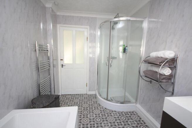 Bathroom photo 2
