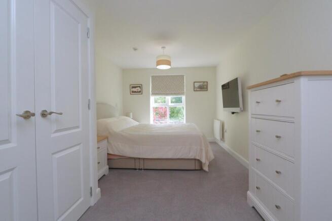 2 bed Retirement Property for sale Image 9