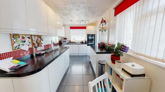 KITCHEN / DINING ROOM