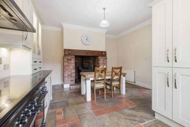5 bed Semi-Detached for sale Image 5
