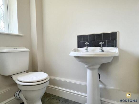 4 bed Detached to rent Image 4