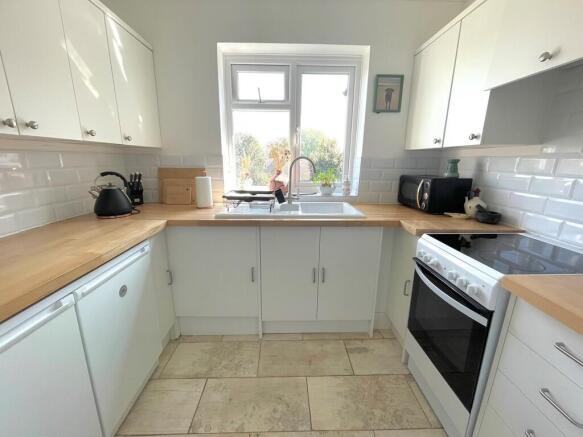 5 Ffynches Lodge ...