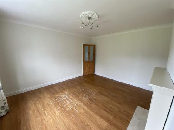 Dining room: