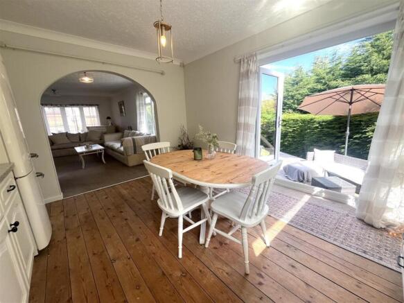4 bed Detached for sale Image 7