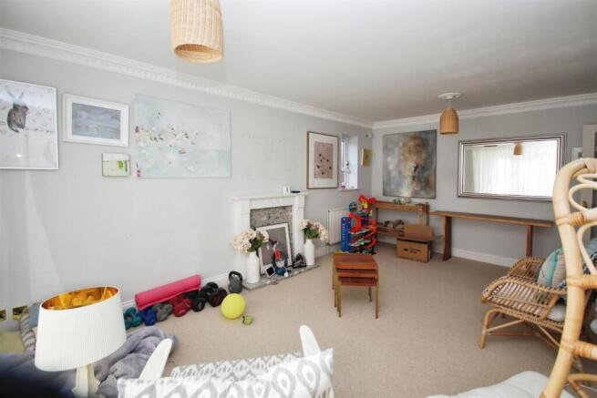 698128de-Living 20room 202.JPG