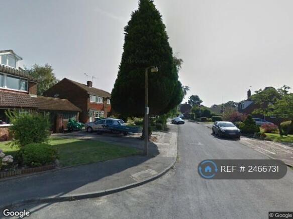 Large 3 Bed Semi-Detached House With Garage