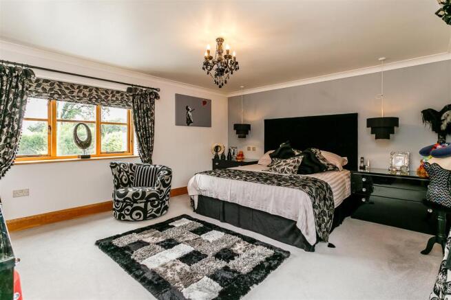 8300160-interior13.jpg