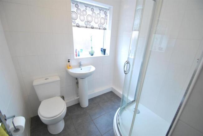 15 St Hildas - Shower Room.JPG