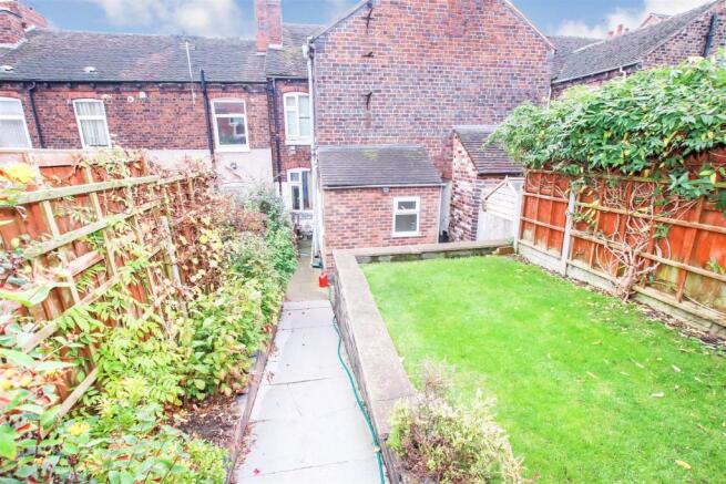ENCLOSED REAR GARDEN