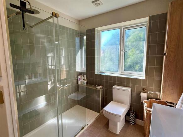 2 bed Flat for sale Image 7