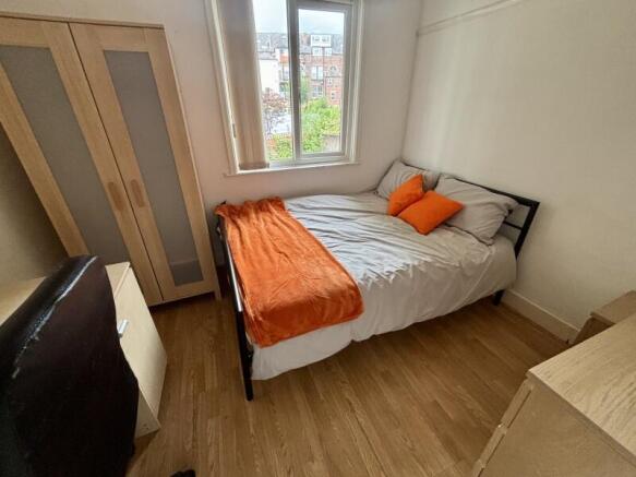 4 bed Semi-Detached to rent Image 4