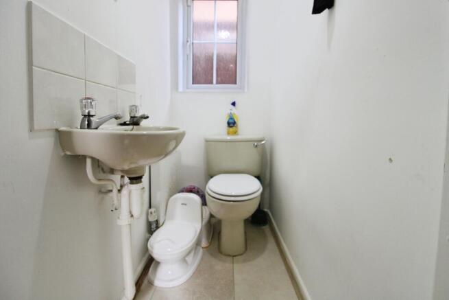 Cloakroom/wc
