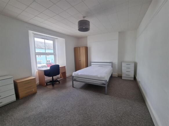 BEDROOM 1.jpg