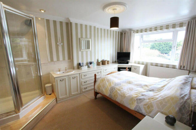 Master Bedroom With En-suite Area