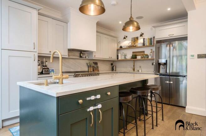 Kitchen/ Dining