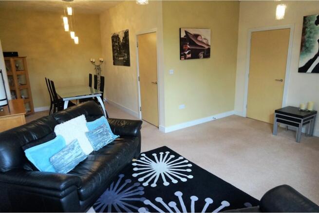 Lounge/Dining Room