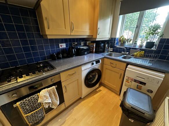 2 bed House to rent Image 3