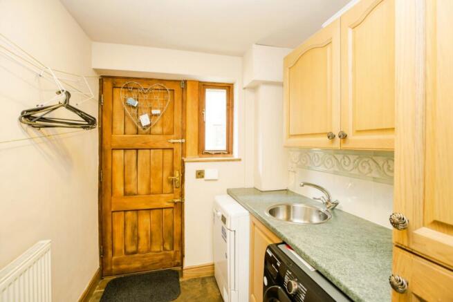 4 bed Detached for sale Image 9