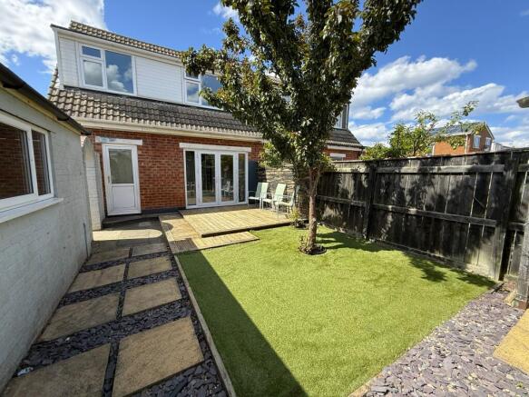 3 bed Semi-Detached for sale Image 12