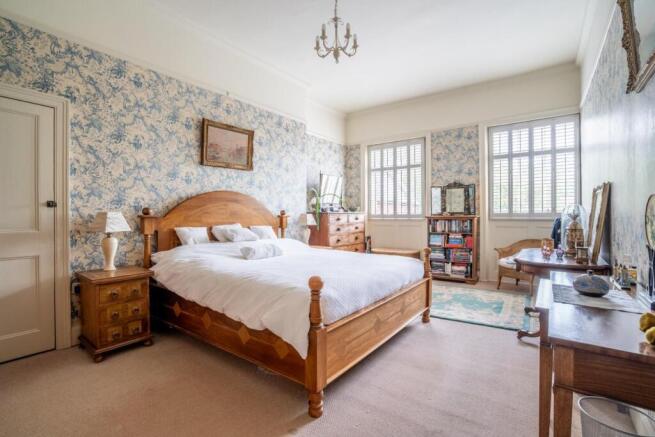 6 bed Town House for sale Image 10