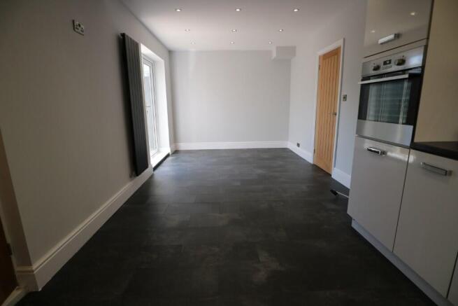 3 bed Semi-Detached to rent Image 9