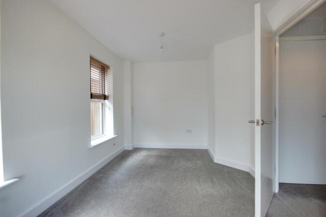 2 bed Terraced to rent Image 6