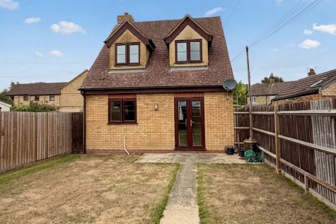 Albert Road, Arlesey, SG15