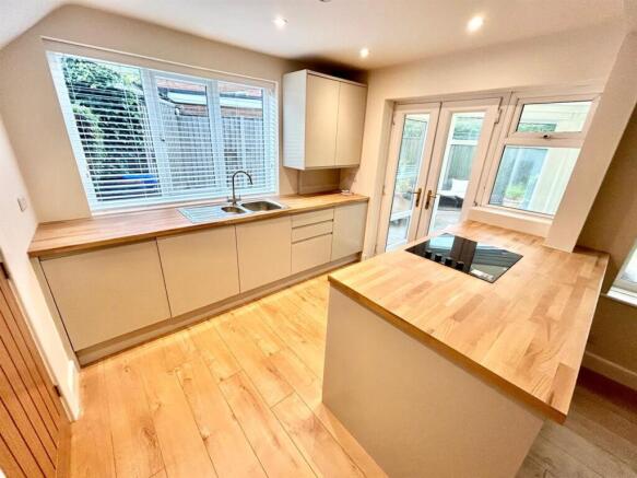 3 bed Detached to rent Image 4