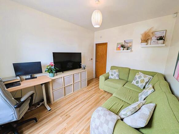 5 bed Semi-Detached for sale Image 5