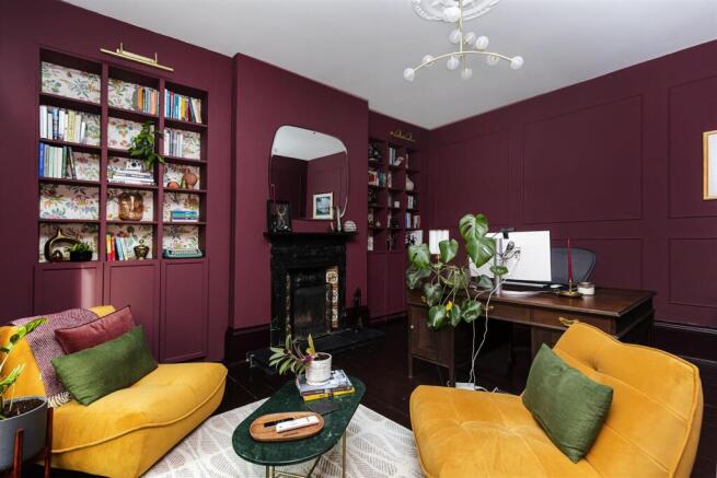5 bed Detached for sale Image 5