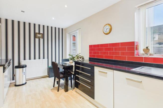 CAM03162G0-PR0398-STILL009