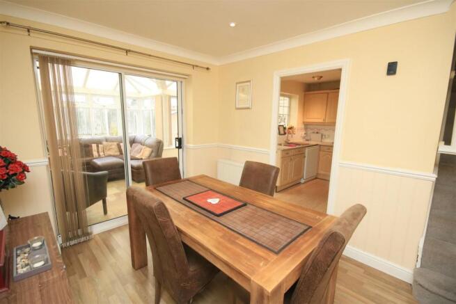 SEPARATE DINING ROOM