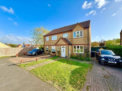 Spacious Semi Backing onto Fields