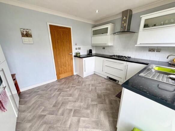 2 bed Semi-Detached for sale Image 5