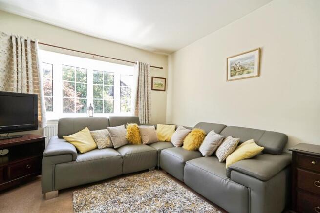 2 bed Semi-Detached Bungalow for sale Image 10