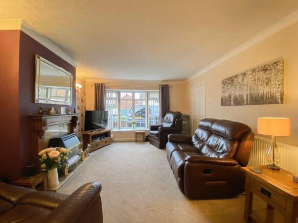 LIVING ROOM/DINER
