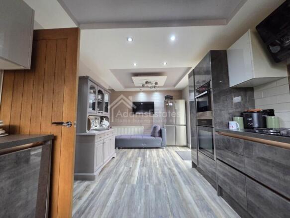 3 bed Semi-Detached Bungalow for sale Image 10