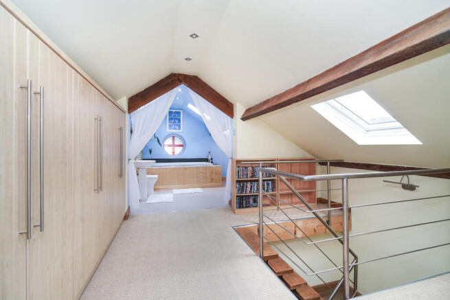 4 bed Semi-Detached for sale Image 12