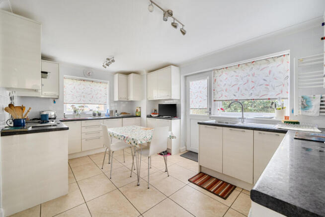 1435637-16-69ca72...