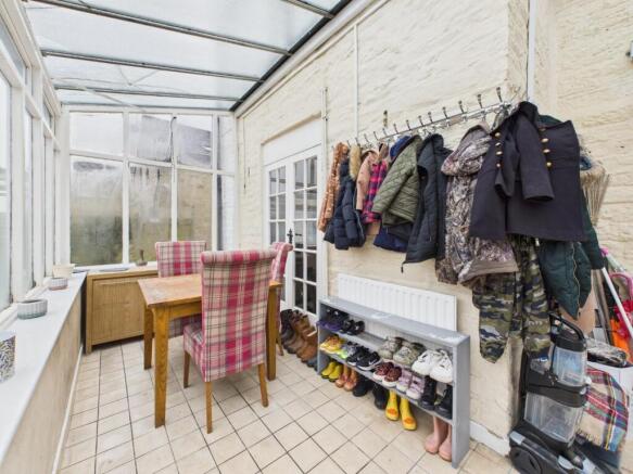 4 bed Semi-Detached for sale Image 12