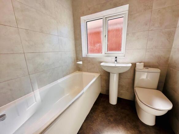 3 bed House to rent Image 11